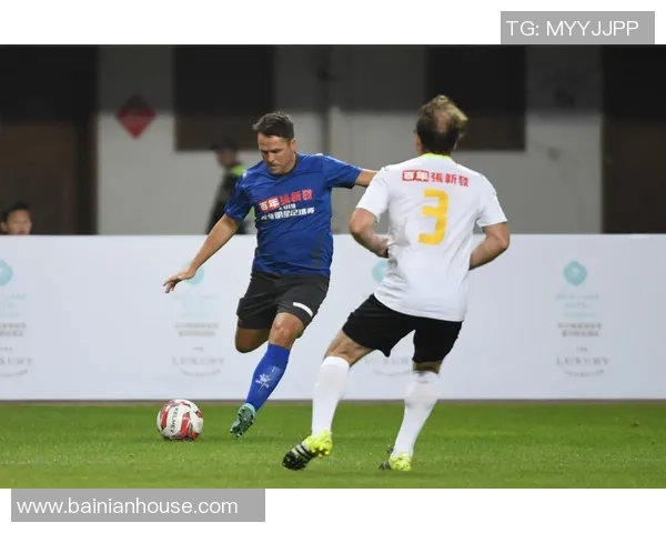 模仿达人挑战足球明星风采展现精彩瞬间与幽默魅力